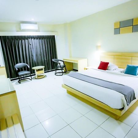 Merpati Hotel Pontianak Εξωτερικό φωτογραφία