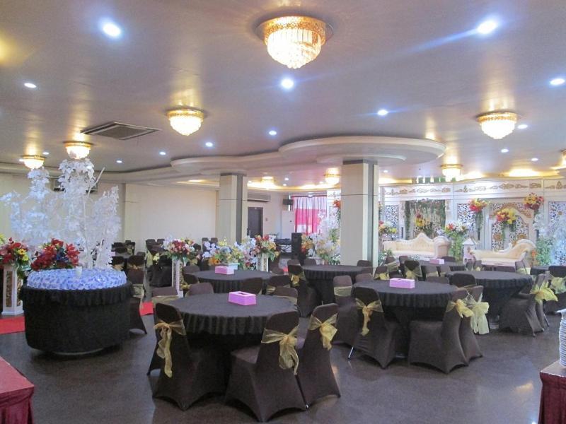 Merpati Hotel Pontianak Εξωτερικό φωτογραφία